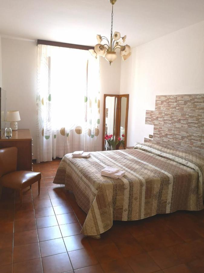 Casa Caterina 2 Storey House, With A Mountain View トスコラーノ・マデルノ エクステリア 写真